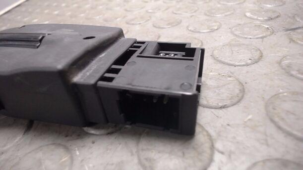 Foto: SCHALTER RADIOBEDIENUNG eines Renault Twingo 1.2 16V Aut. GL