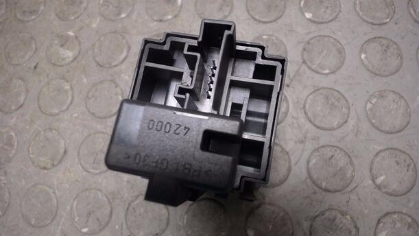 Foto: SCHALTER LEUCHTWEITENVERSTELLUNG eines Renault Twingo 1.2 16V Aut. GL
