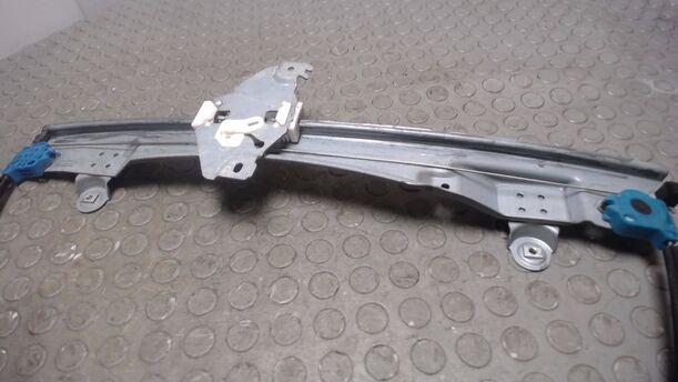 Foto: FENSTERHEBER VORNE RECHTS ( 2/3 TÜRER ) eines Renault Twingo 1.2 16V Aut. GL