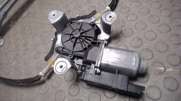 Foto: FENSTERHEBER TÜR VORNE LINKS (2/3 TÜRER) eines Renault Twingo 1.2 16V Aut. GL