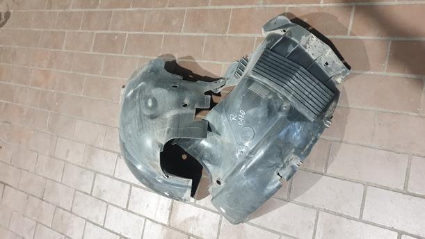 Foto: RADHAUSSCHALEN / INNENKOTFLÜGEL VORN RECHTS eines Renault Scenic 1.6