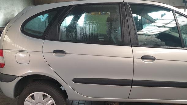 Foto: TÜR HINTEN RECHTS eines Renault Scenic 1.6