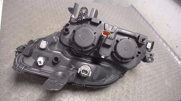 Foto: SCHEINWERFER RECHTS (GEKLEBT) eines Renault Scenic 1.6