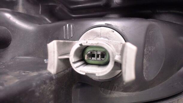 Foto: SCHEINWERFER RECHTS (GEKLEBT) eines Renault Scenic 1.6