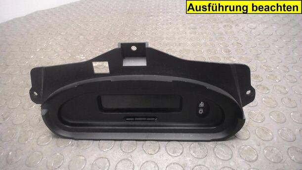 Foto: INFORMATIONSDISPLAY eines Renault Scenic 1.6