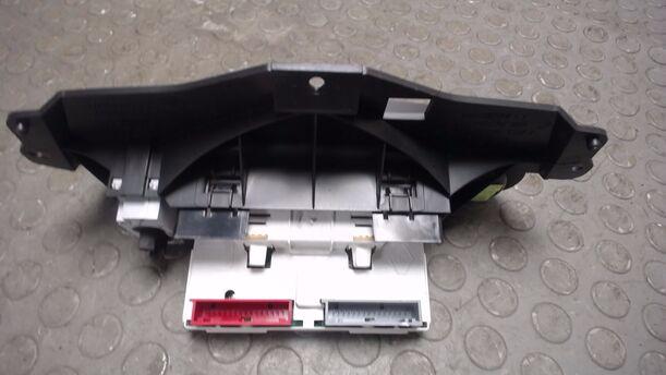 Foto: INFORMATIONSDISPLAY eines Renault Scenic 1.6
