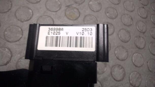 Foto: BLINKSCHALTER / KOMBISCHALTER eines Renault Scenic 1.6