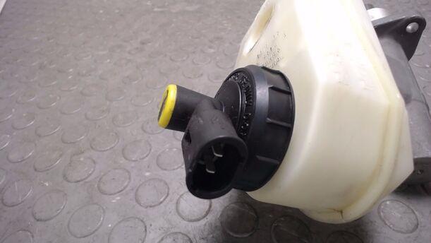 Foto: HAUPTBREMSZYLINDER eines Renault Scenic 1.6