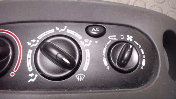 Foto: HEIZUNGSBETÄTIGUNG eines Renault Scenic 1.6