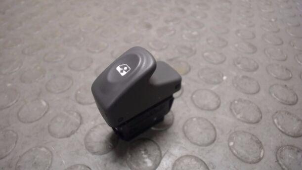 Foto: FENSTERHEBERSCHALTER LINKS eines Renault Scenic 1.6