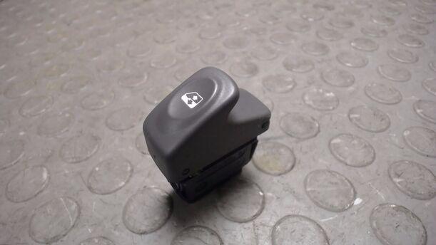 Foto: FENSTERHEBERSCHALTER LINKS eines Renault Scenic 1.6