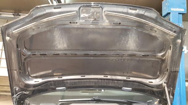 Foto: MOTORHAUBE ( VOR FACELIFT BIS 2005 ) eines VW Touran 2.0 TDI