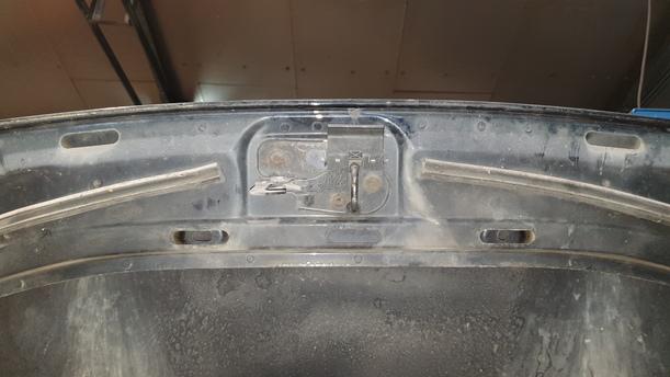 Foto: MOTORHAUBE ( VOR FACELIFT BIS 2005 ) eines VW Touran 2.0 TDI