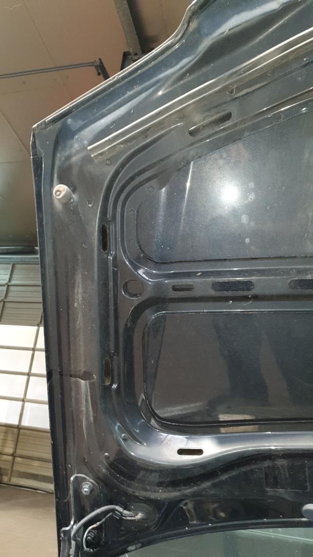 Foto: MOTORHAUBE ( VOR FACELIFT BIS 2005 ) eines VW Touran 2.0 TDI