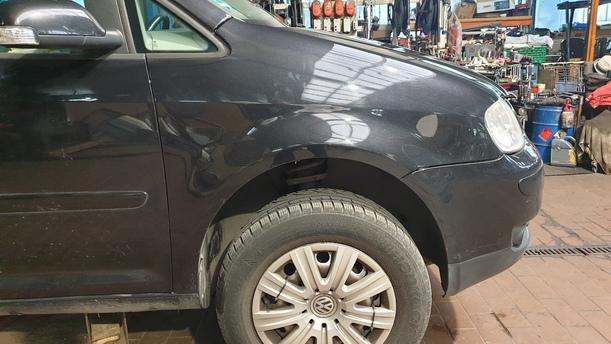 Foto: KOTFLÜGEL RECHTS eines VW Touran 2.0 TDI