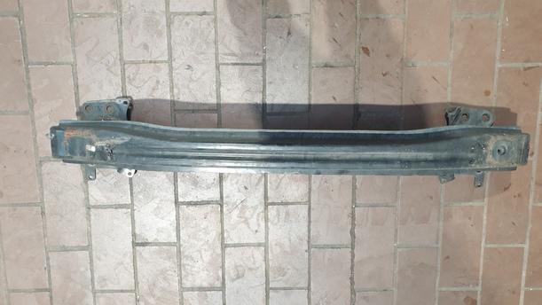 Foto: VERSTÄRKUNG VORN eines VW Touran 2.0 TDI