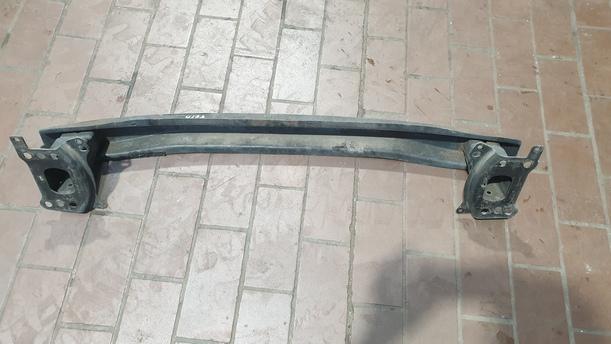 Foto: VERSTÄRKUNG VORN eines VW Touran 2.0 TDI