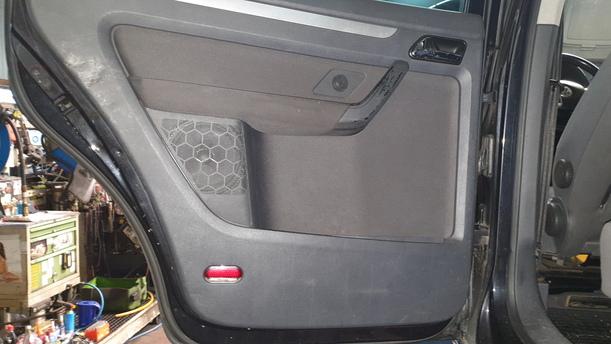 Foto: TÜR HINTEN LINKS eines VW Touran 2.0 TDI