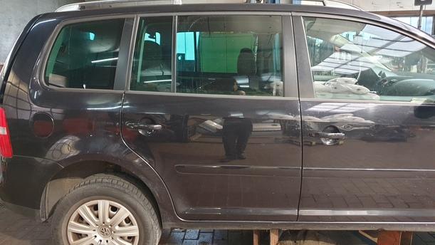 Foto: TÜR HINTEN RECHTS eines VW Touran 2.0 TDI