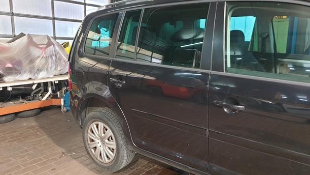 Foto: TÜR HINTEN RECHTS eines VW Touran 2.0 TDI