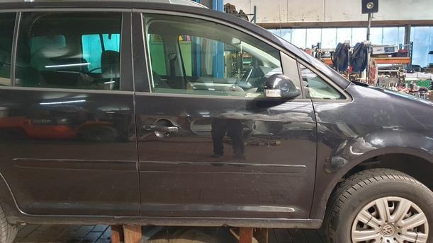 Foto: TÜR VORN RECHTS eines VW Touran 2.0 TDI