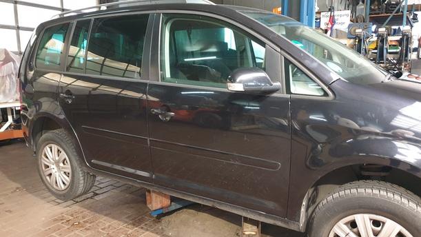 Foto: TÜR VORN RECHTS eines VW Touran 2.0 TDI