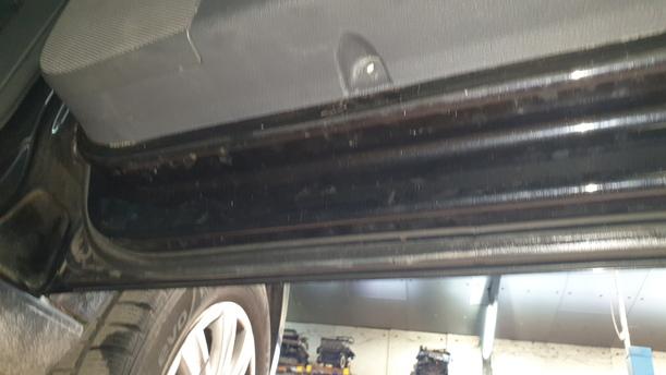 Foto: TÜR VORN RECHTS eines VW Touran 2.0 TDI