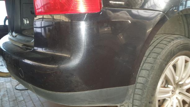 Foto: STOSSFÄNGER/ STOßSTANGE HINTEN eines VW Touran 2.0 TDI