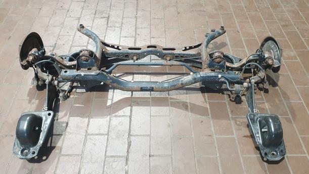 Foto: HINTERACHSE eines VW Touran 2.0 TDI