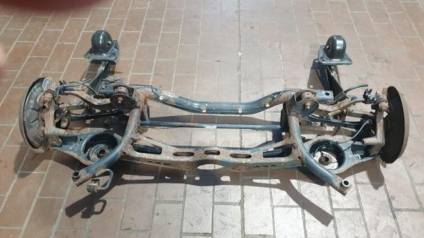 Foto: HINTERACHSE eines VW Touran 2.0 TDI