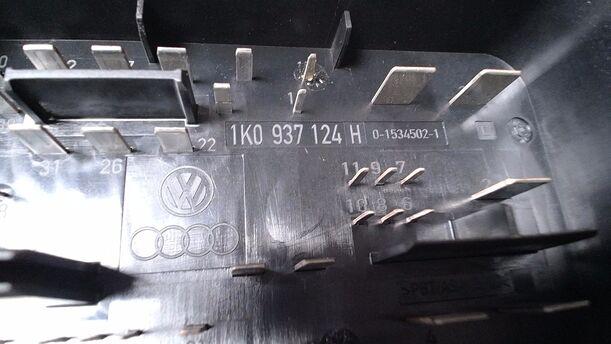 Foto: SICHERUNGSKASTEN ZENTRALELEKTRIK eines VW Touran 2.0 TDI