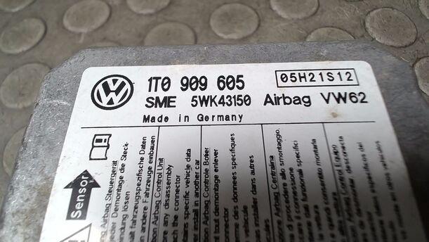Foto: STEUERGERÄT AIRBAG/ AIRBAGSTEUERGERÄT eines VW Touran 2.0 TDI