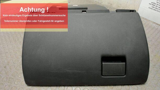 Foto: HANDSCHUHFACH eines Opel Astra 1.6