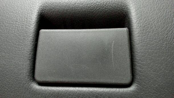 Foto: HANDSCHUHFACH eines Opel Astra 1.6