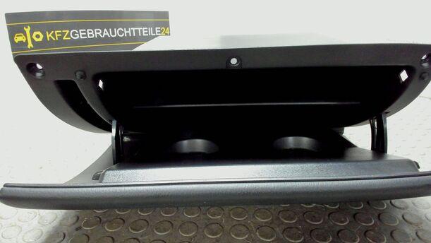 Foto: HANDSCHUHFACH eines Opel Astra 1.6