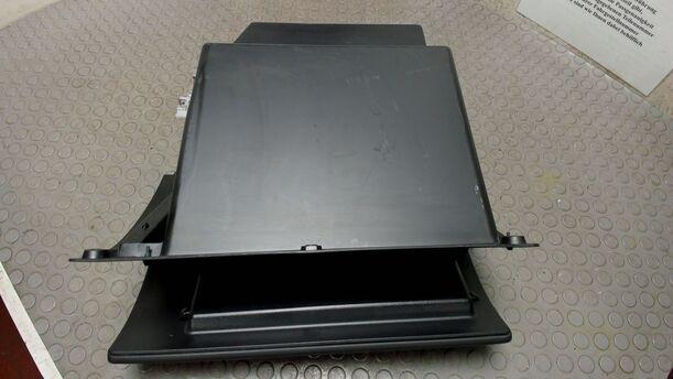 Foto: HANDSCHUHFACH eines Opel Astra 1.6