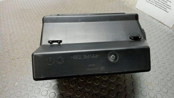 Foto: HANDSCHUHFACH eines Opel Astra 1.6