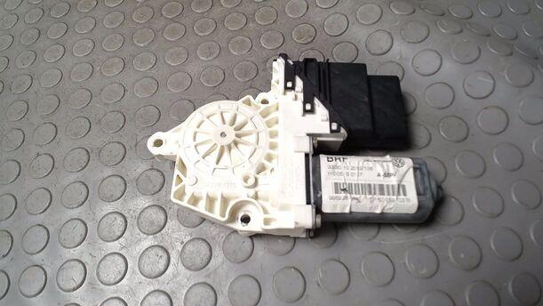 Foto: FENSTERHEBERMOTOR HINTEN LINKS eines VW Touran 2.0 TDI