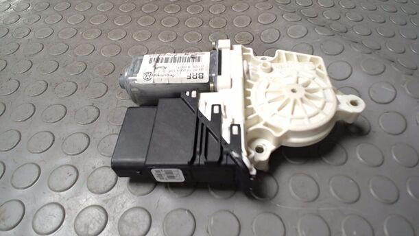 Foto: FENSTERHEBERMOTOR HINTEN LINKS eines VW Touran 2.0 TDI