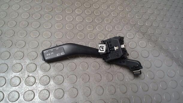 Foto: BLINKSCHALTER/ KOMBISCHALTER eines VW Touran 2.0 TDI GL