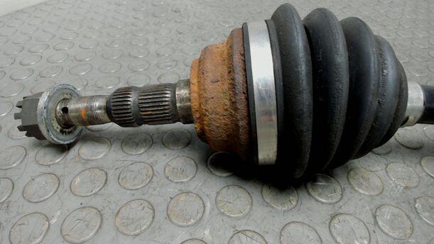 Foto: ANTRIEBSWELLE LINKS eines Opel Astra 1.6 GL