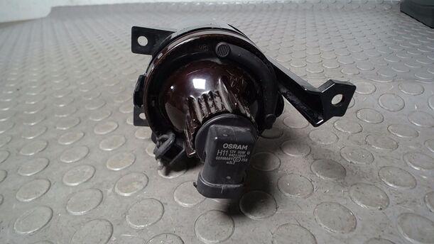 Foto: NEBELSCHEINWERFER RECHTS ( LINSENLICHT/ H11 ) eines VW Touran 2.0 TDI GL