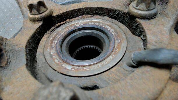 Foto: ACHSSCHENKEL LINKS ( 4 LOCH ) eines Opel Astra 1.6 GL