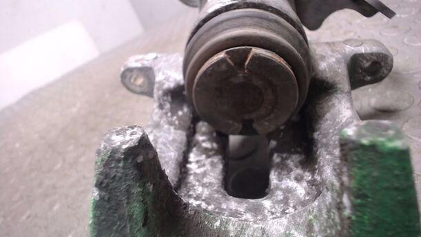 Foto: BREMSSATTEL HINTEN LINKS ( LUCAS ) eines VW Passat Variant 1.9 TDI GL