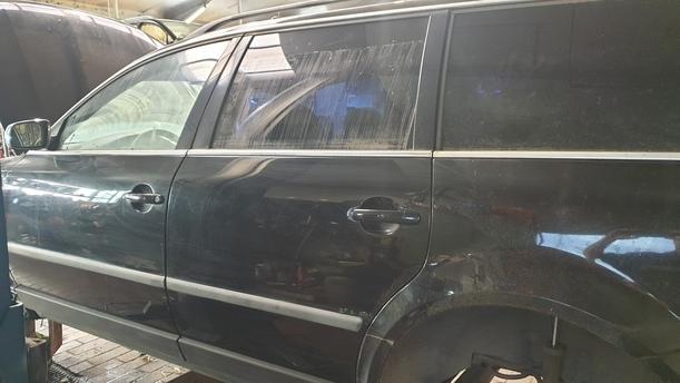 Foto: TÜR HINTEN LINKS ( VARIANT ) eines VW Passat Variant 1.9 TDI GL
