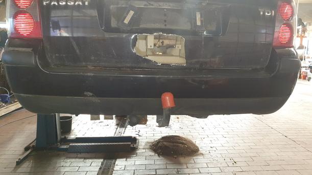 Foto: STOSSSTANGE / STOSSFÄNGER HINTEN eines VW Passat Variant 1.9 TDI GL