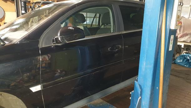 Foto: TÜR VORNE LINKS eines Opel Vectra 1.9 CDTI Caravan