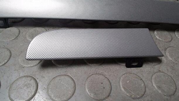 Foto: ZIERLEISTEN/ DEKORLEISTEN ARMATURENBRETT eines VW Touran 2.0 TDI