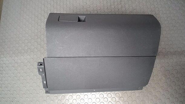Foto: HANDSCHUHFACH eines VW Touran 2.0 TDI