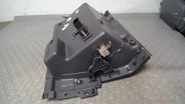 Foto: HANDSCHUHFACH eines VW Touran 2.0 TDI